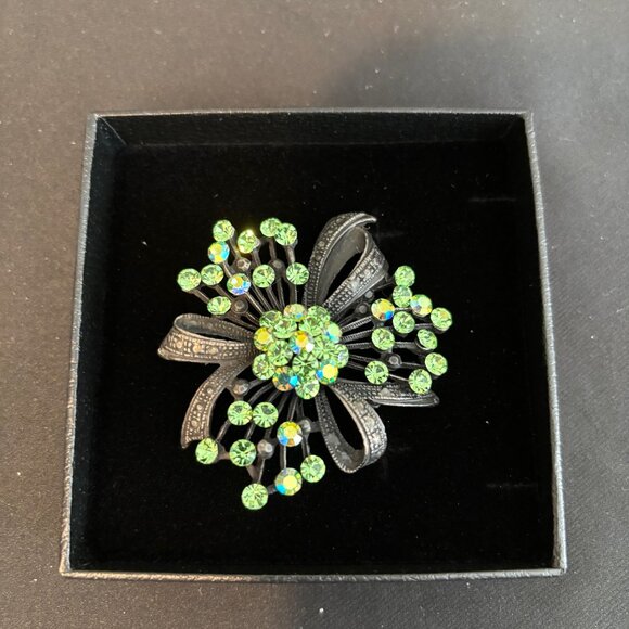 Brooch - Picture 1 of 2